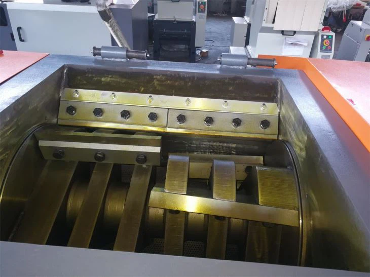 RG-5680E plastic grinder cutting chamber