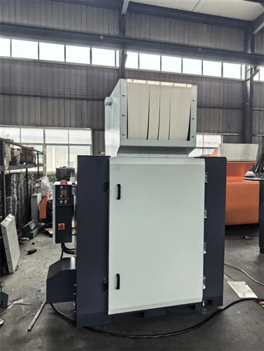 Can a soundproof plastic crusher be customized according to my needs?